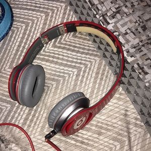 Beats solo headphones with the travel case!